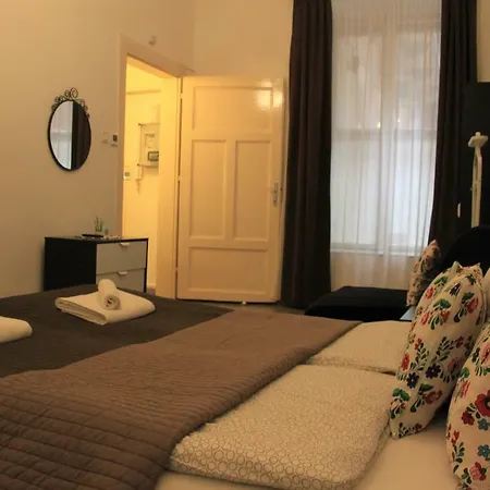 Duna Szecsi Apartment