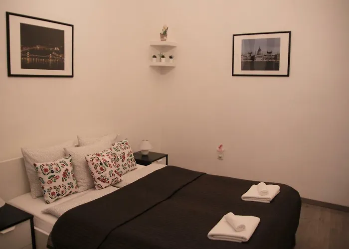 Duna Szecsi Apartment *