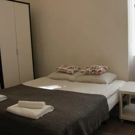 Duna Szecsi Apartment