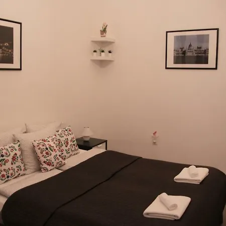 Duna Szecsi Apartment *
